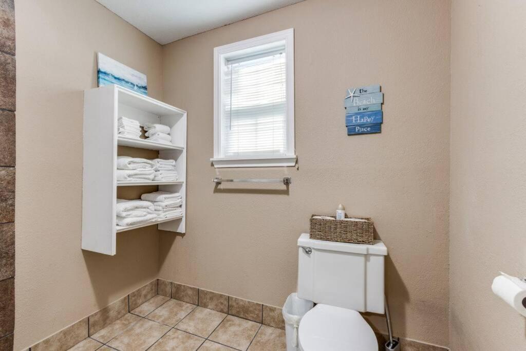 Cozy Sea Breeze Bungalow - 2 Mins To The Beach Galveston Exterior foto